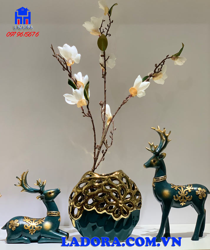 tượng hươu và hoa mai mang nhiều ý nghĩa tốt đẹp