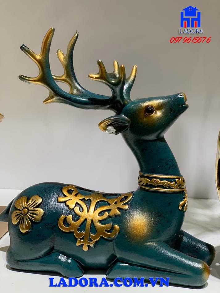 tượng hươu được làm từ chất liệu composite cao cấp