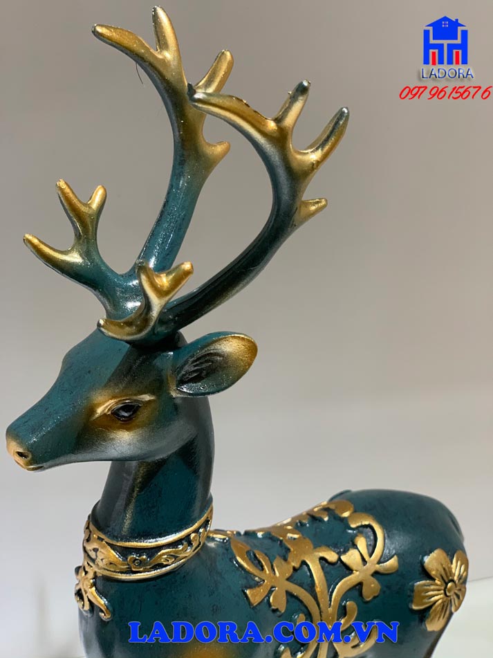 tượng hươu với những đường nét thủ công rất tinh xảo
