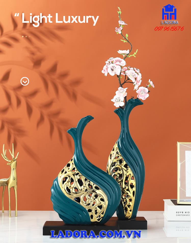 sự hiện đại trẻ trung và tươi tắn trên cặp bình gốm sứ