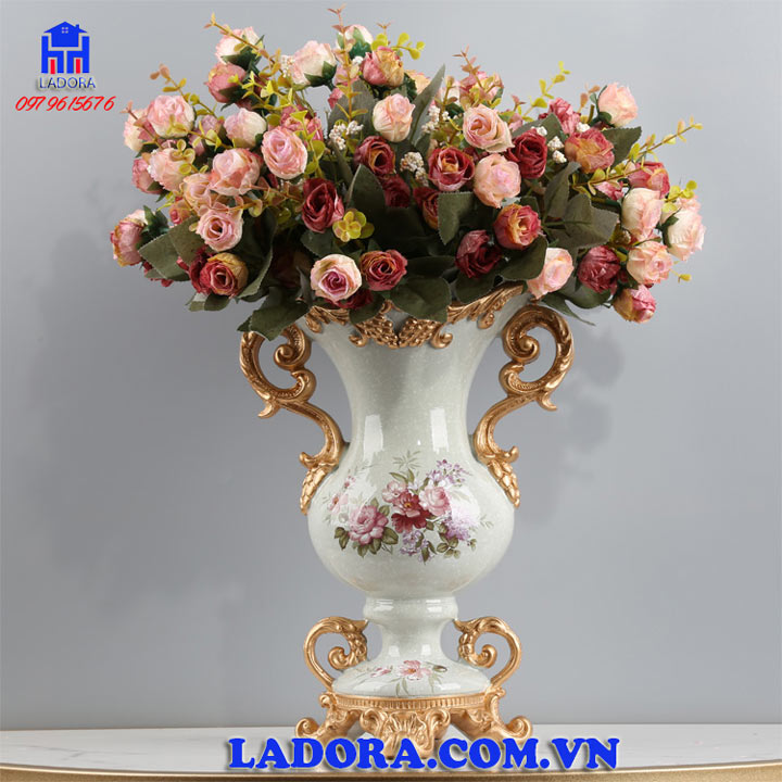 bình hoa trang trí để bàn với vẻ đẹp thanh lịch và xinh đẹp