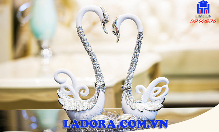 Chim thiên nga được các nhà thơ nhà văn tôn thành biểu tượng nghệ thuật