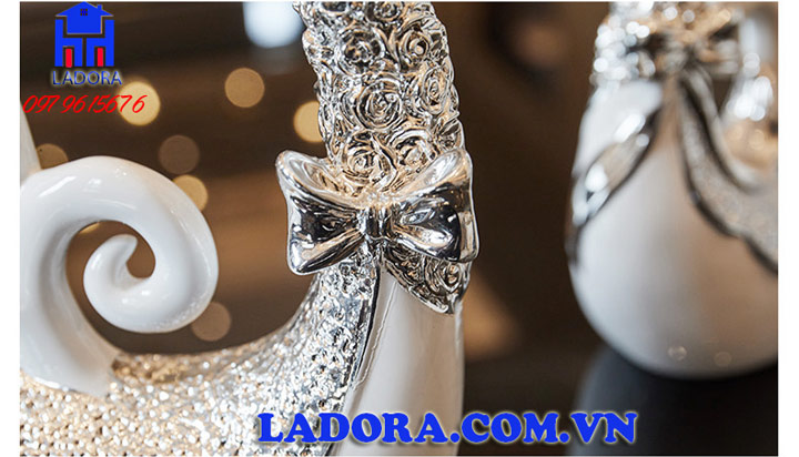 vẻ đẹp sang trọng và tinh tế trên đôi chim thiên nga tại ladora