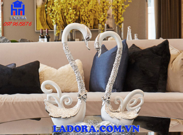 decor phòng trang trí tượng chim thiên nga biểu tượng cho tình yêu và lòng chung thủy