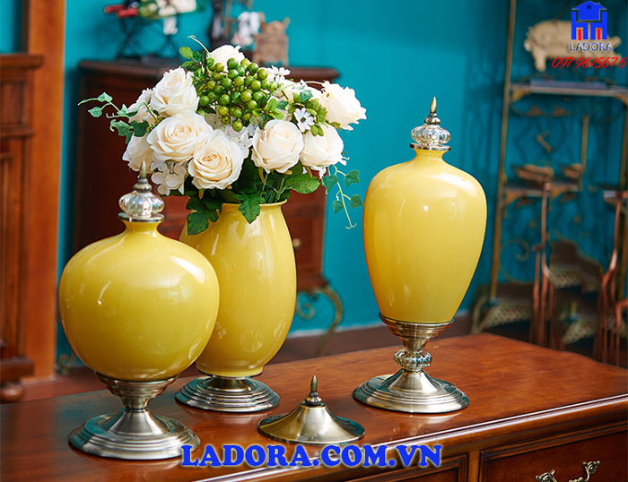 quà tặng cao cấp và xinh đẹp với bộ lọ hoa sứ