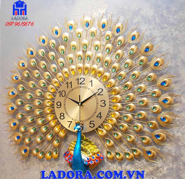 đồng hồ treo tường trang trí với bộ lông công rực rỡ