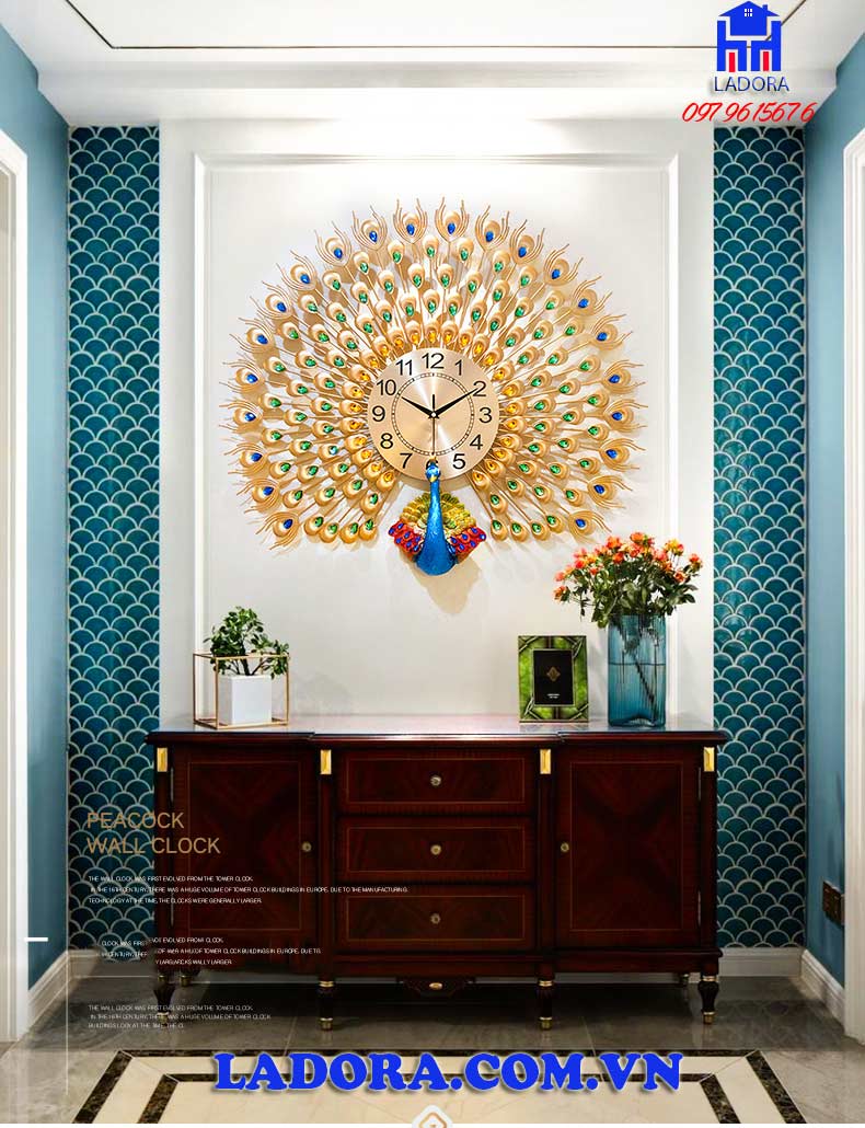 quà tặng tân gia ý nghĩa với đồng hồ con chim công trang trí