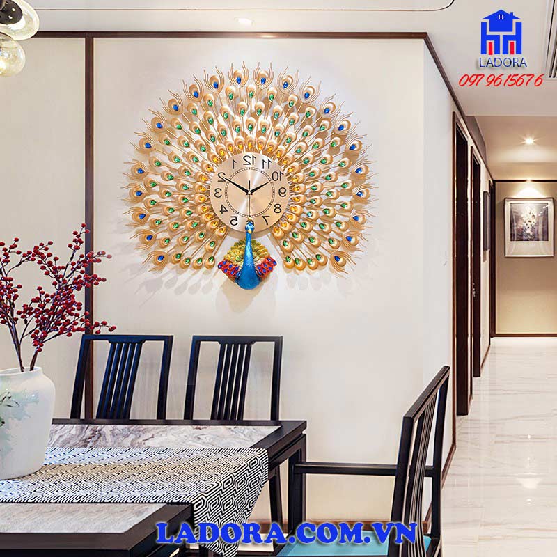 đồng hồ chim công đem lại sự độc đáo mới mẻ cho không gian trang trí