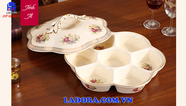 mẫu khay mứt có 7 ngăn riêng biệt tại ladora