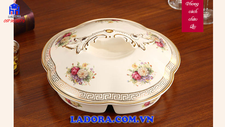 khay bánh kẹo được thiết kế theo phong cách châu Âu thanh lịch và sang trọng