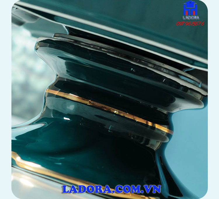 khay đựng mứt có thể quay xung quanh chân đế thuận tiện