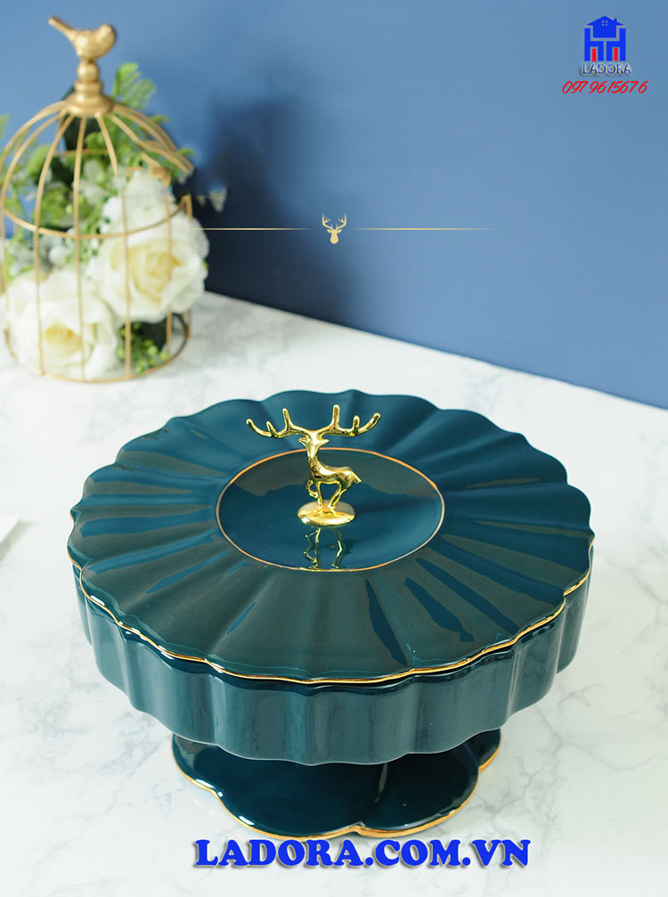 khay đựng mứt được làm từ chất liệu sứ cao cấp nung ở nhiệt độ cao