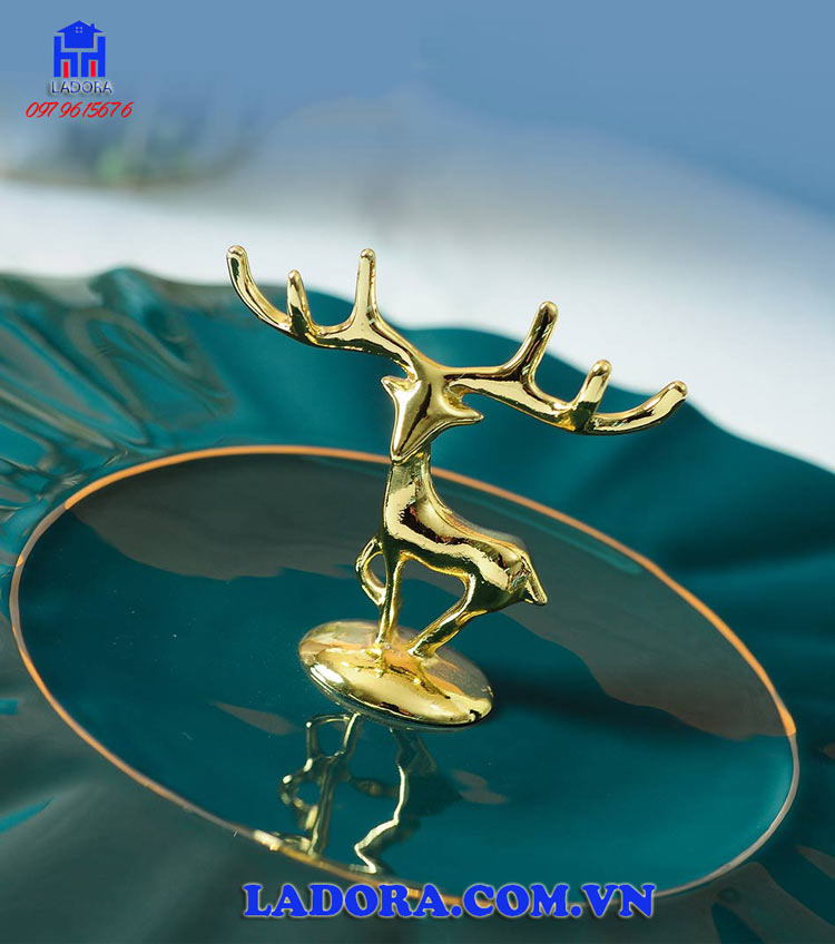 biểu tượng hươu trên nắp khay mứt