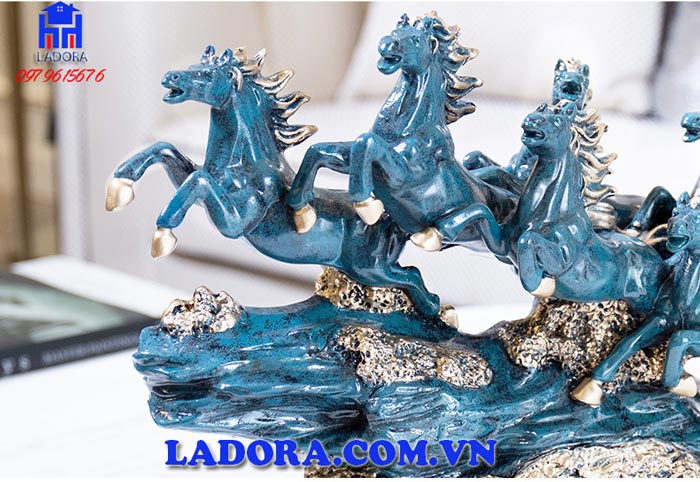 tượng bát mã truy phong mang tính nghệ thuật cao