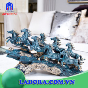 tượng ngựa phong thủy bát mã truy phong tại ladora decor