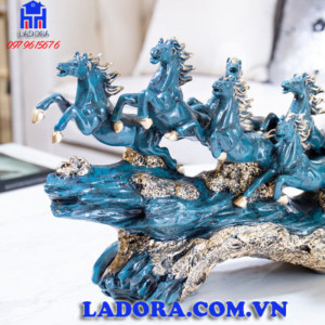 tượng bát mã truy phong tại shop decor trang trí ladora