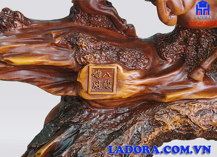 tượng bát mã truy phong rất chân thực