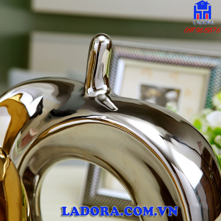 decor biểu tượng quả táo được mạ crom sang trọng