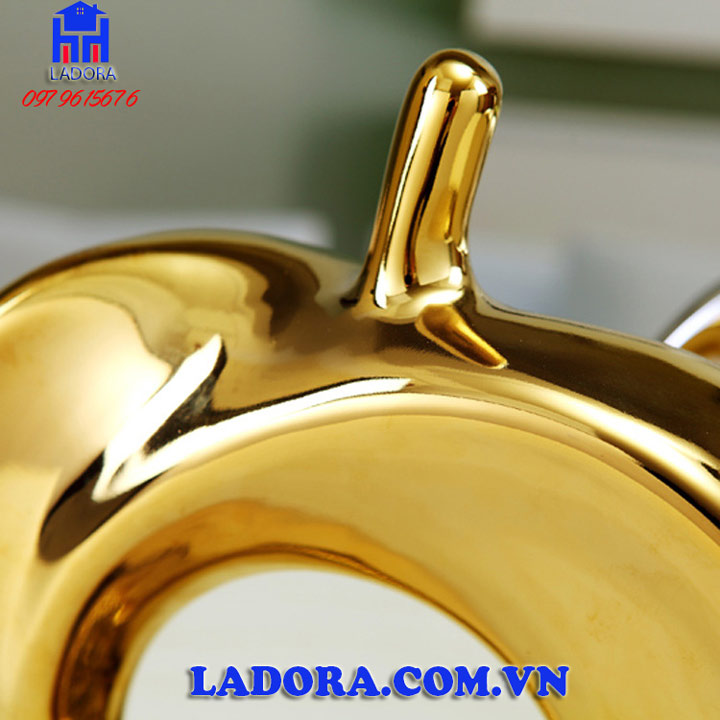 decor trang trí quả táo được làm từ gốm sứ mạ crom