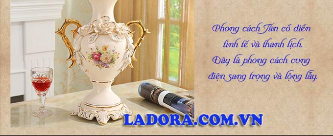 chân đế của bình hoa gốm sứ rất cao đẹp và sang trọng