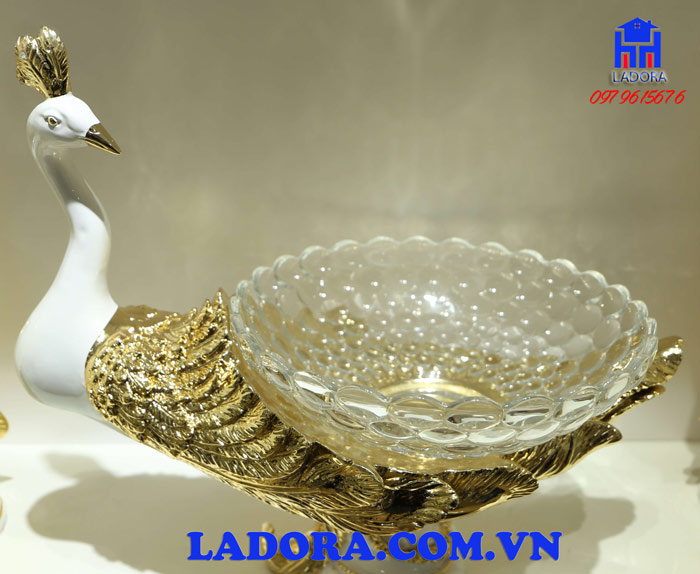 chất liệu đĩa chim công trang trí nhà tại ladora