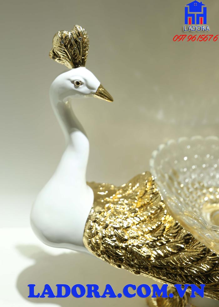 đĩa chim công màu vàng decor trang trí thể hiện sự sung túc giàu có và thịnh vượng