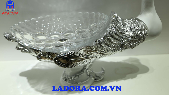 decor nhà đẹp đĩa chim công màu bạc tại ladora shop