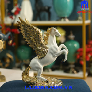 decor trang trí tượng ngựa có cánh tại ladora shop