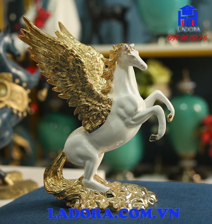 decor trang trí tượng ngựa có cánh tại ladora