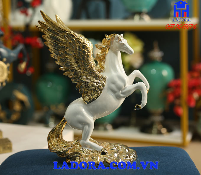 ngựa thần có cánh xuất hiện nhiều trong thơ ca tranh ảnh