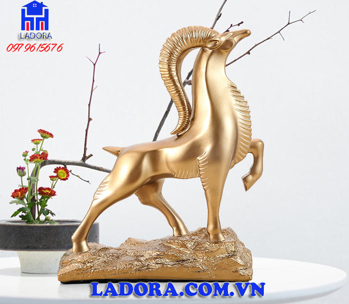 đồ decor nhà đẹp và ấn tượng tượng dê tài lộc