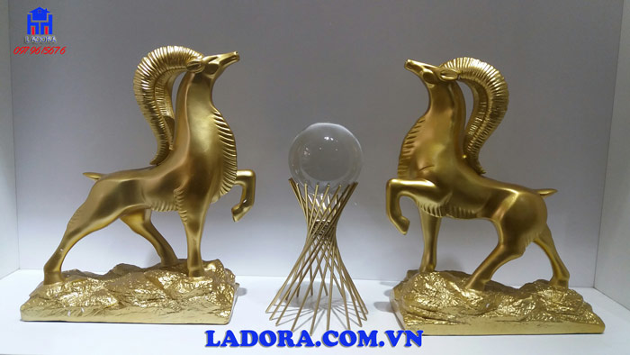 quà tặng mừng ý nghĩa với đồ decor tượng dê trang trí