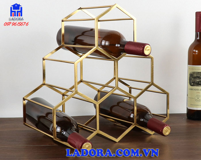 kệ đựng rượu vang tổ ong có màu vàng sang trọng