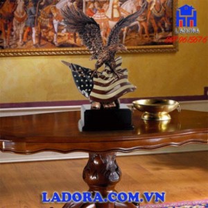 tượng đại bàng mỹ tại ladora shop