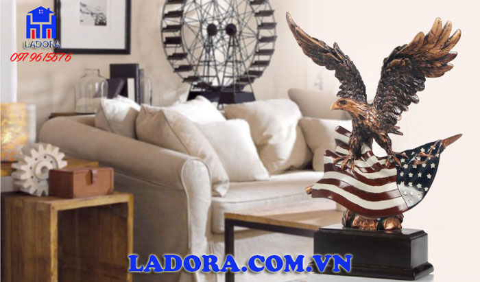 tượng đại bàng nước mỹ