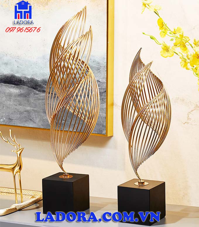 decor ngọn lửa được sơn tĩnh điện màu vàng sang trọng