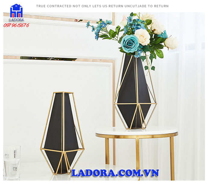bộ bình hoa tông màu đen tuyền mới mẻ