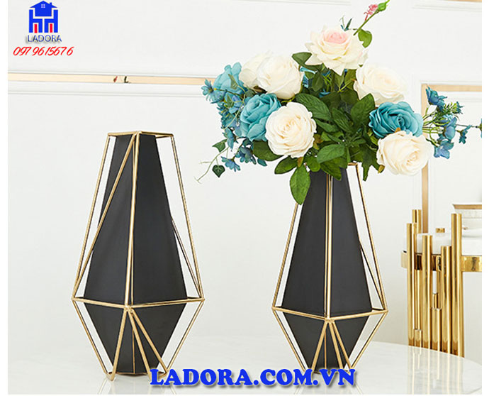 mời bạn ngắm nhìn bộ bình hoa trang trí phòng khách độc đáo