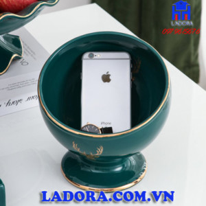 trang trí bàn ăn với hộp đựng đồ khô