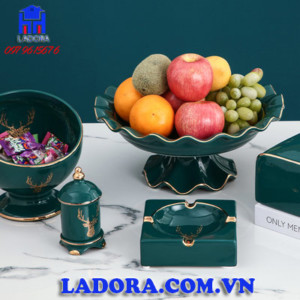 trang trí bàn ăn với bộ đĩa trái cây