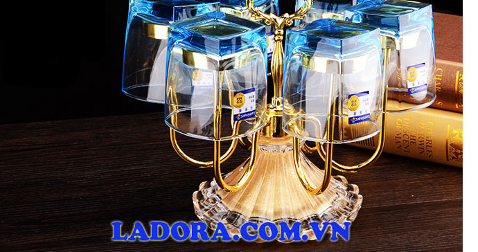 giá để cốc sang trọng tại ladora