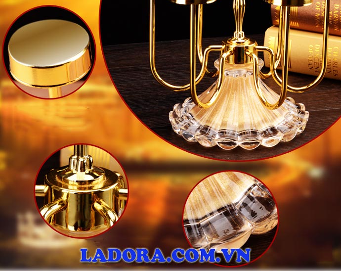 chi tiết tinh xảo trên khay đựng cốc