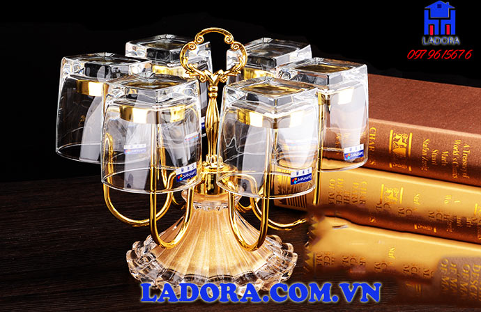 khay úp cốc uống nước là điểm nhấn nổi bật