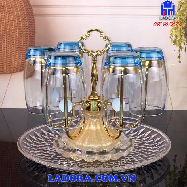 quà tặng mừng tân gia ý nghĩa với giá úp cốc trang trí