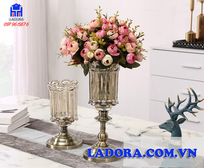lọ hoa thủy tinh mang phong cách tân cổ điển