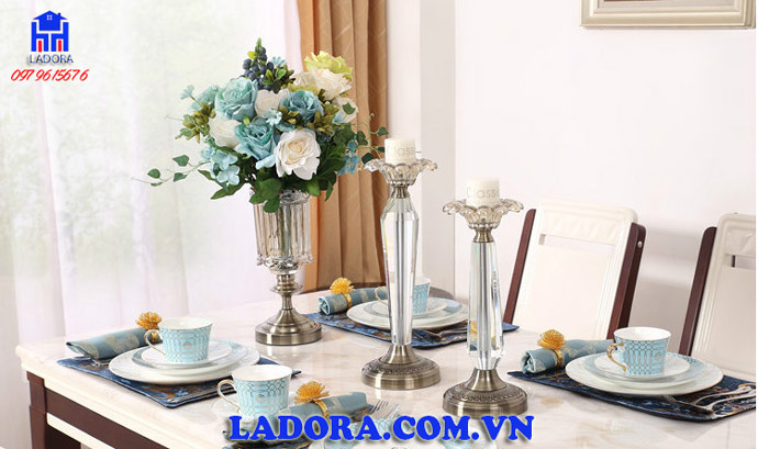 lọ hoa như một cô gái đôi mươi xinh đẹp