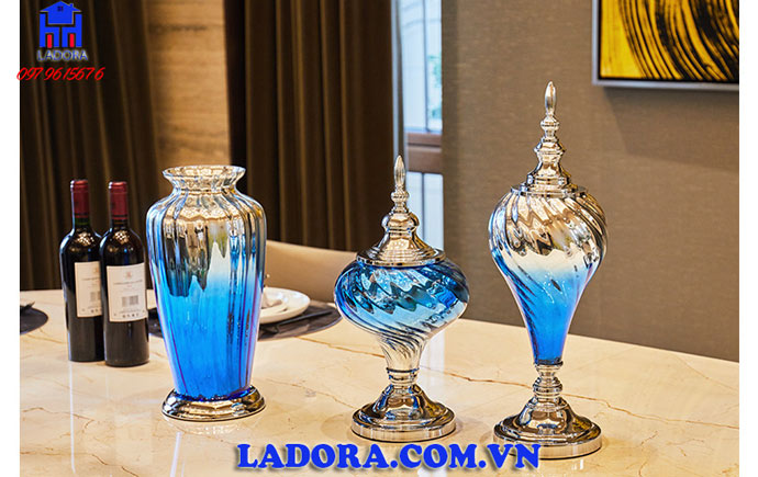 lọ hoa được chế tác hết sức kỳ công và sáng tạo