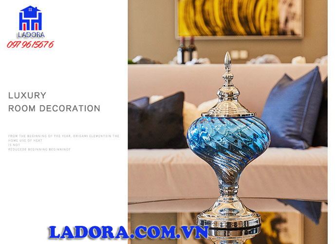 lọ hoa thủy tinh đem lại cho không gian đầy sự ấn tượng