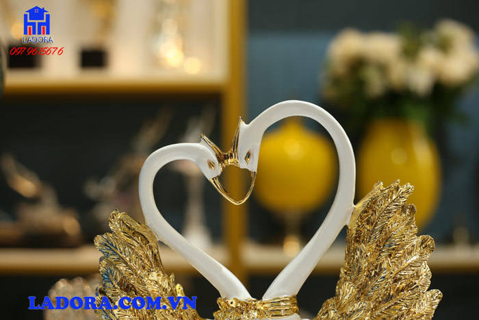thiên nga trang trí trong phòng ngủ giúp vợ chồng thăng hoa trong cảm xúc