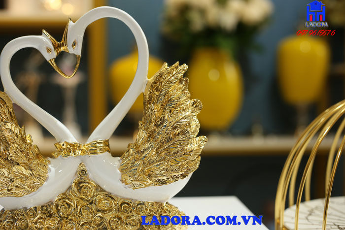 đôi chim thiên nga làm quà tặng mừng tân gia rất xinh đẹp và ý nghĩa